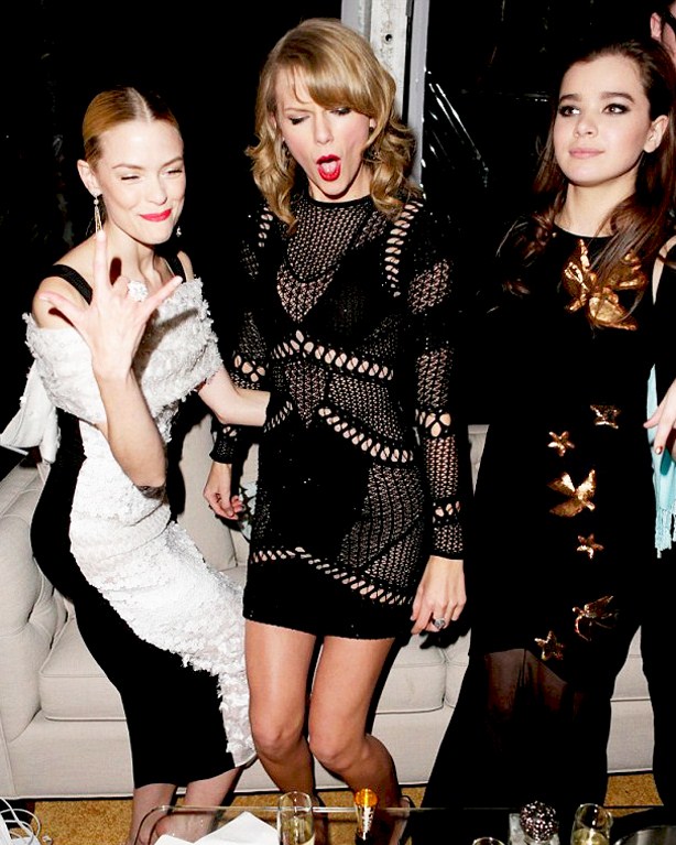 Taylor Swift Hailee Steinfeld Golden Globes Party